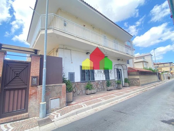 locale commerciale in affitto a Giugliano in Campania