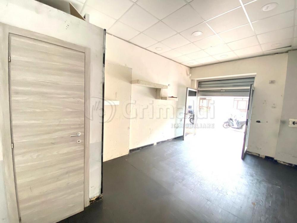 locale commerciale in affitto a Giugliano in Campania