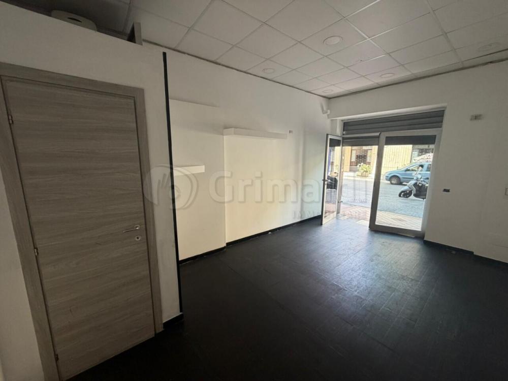 locale commerciale in affitto a Giugliano in Campania