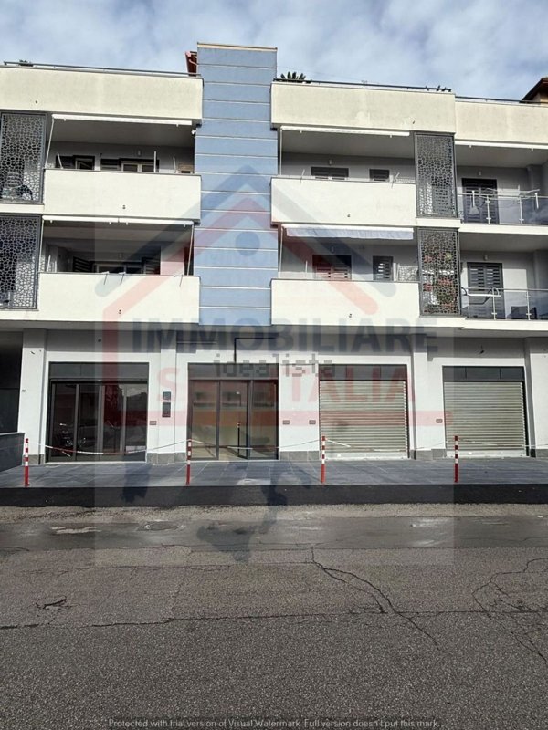 locale commerciale in affitto a Giugliano in Campania