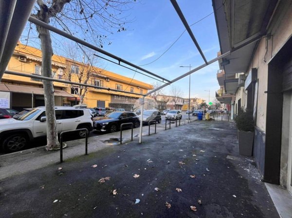 locale commerciale in affitto a Giugliano in Campania