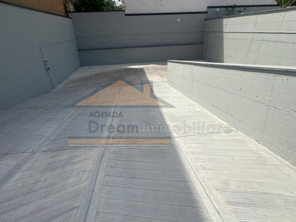 locale commerciale in affitto a Giugliano in Campania