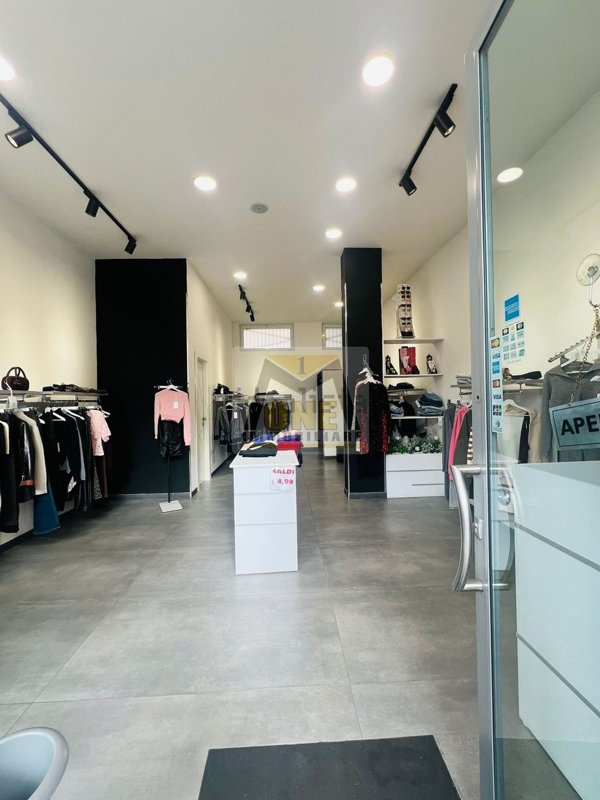 locale commerciale in affitto a Giugliano in Campania