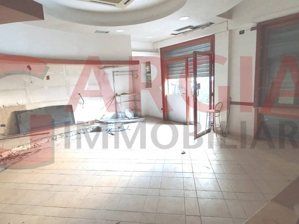 negozio in affitto a Giugliano in Campania