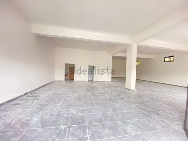 locale commerciale in affitto a Giugliano in Campania
