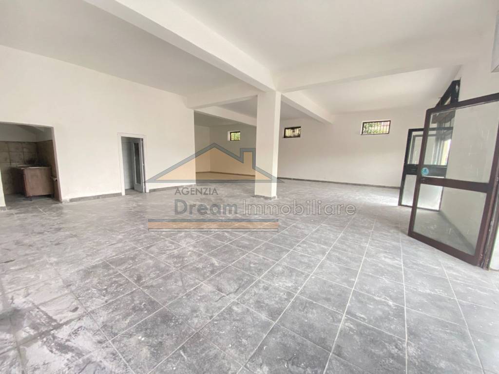 negozio in affitto a Giugliano in Campania