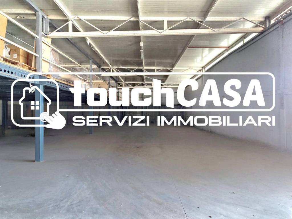 locale commerciale in affitto a Giugliano in Campania