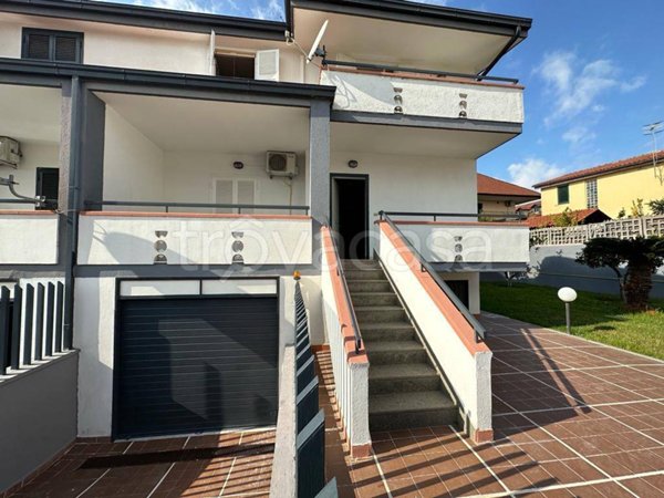 casa indipendente in affitto a Giugliano in Campania in zona Varcaturo
