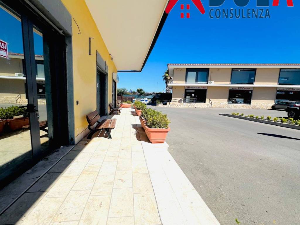 negozio in affitto a Giugliano in Campania in zona Licola