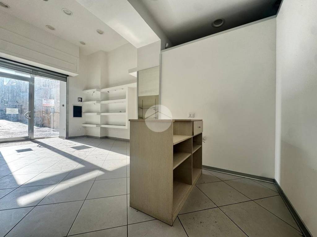 negozio in affitto a Giugliano in Campania