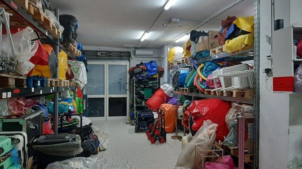 locale commerciale in affitto a Giugliano in Campania