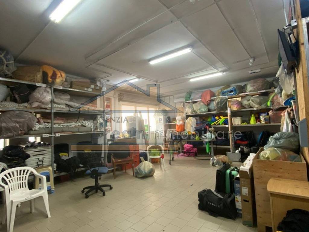 negozio in affitto a Giugliano in Campania