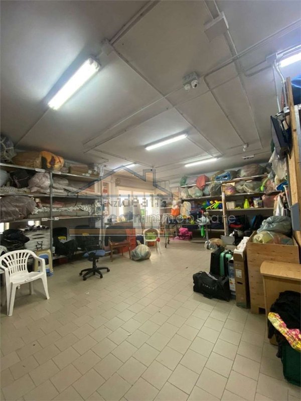 locale commerciale in affitto a Giugliano in Campania