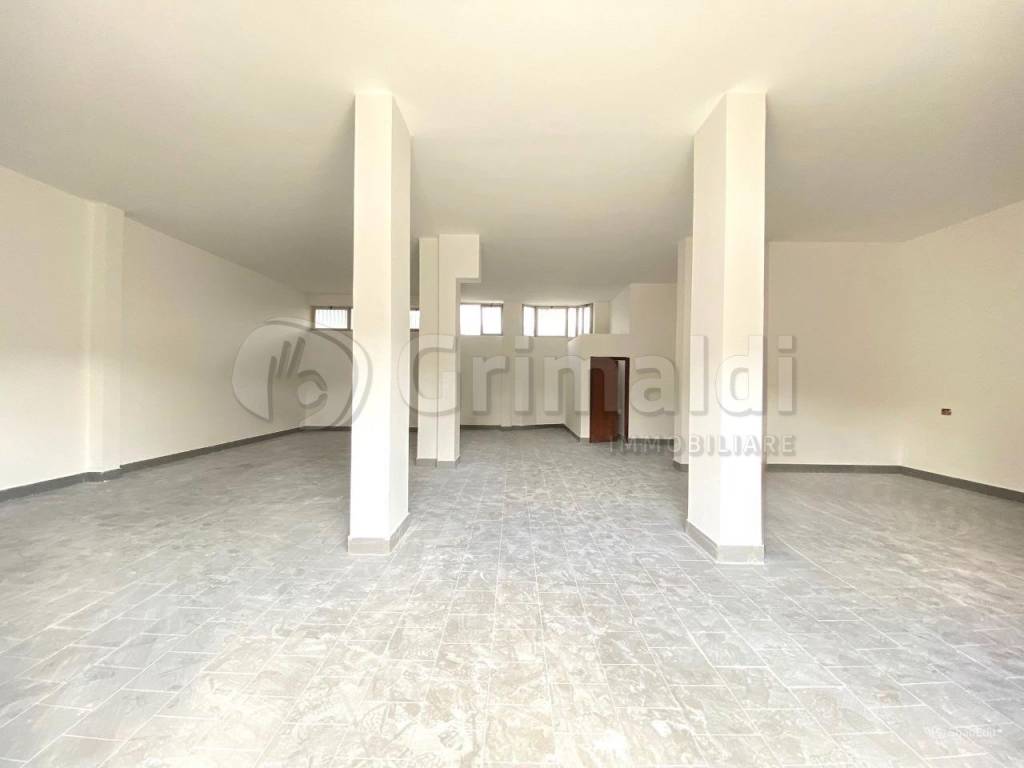 negozio in affitto a Giugliano in Campania