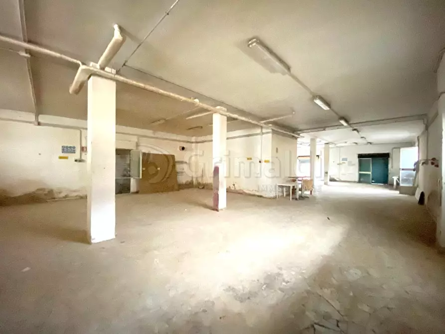 locale commerciale in affitto a Giugliano in Campania