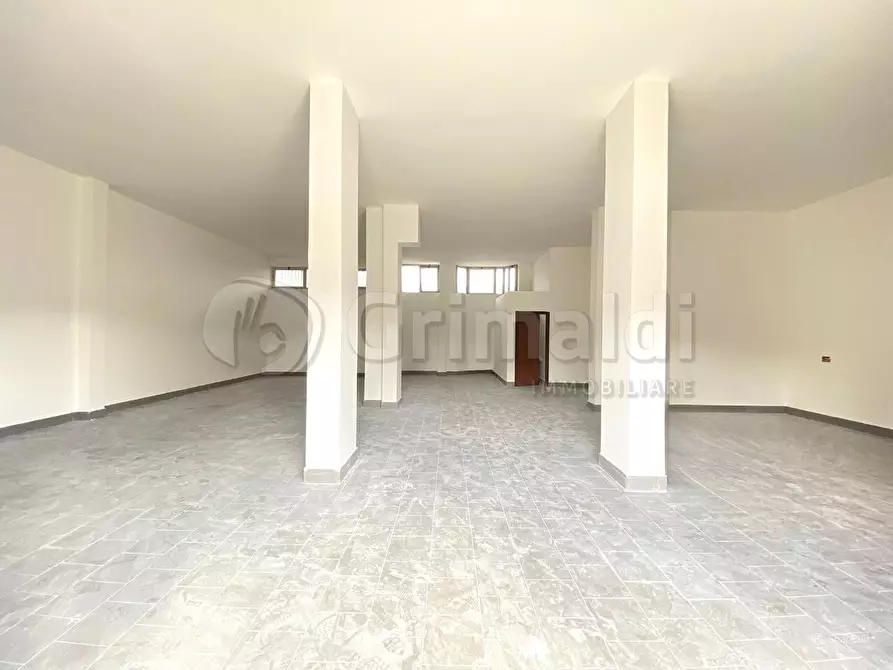 locale commerciale in affitto a Giugliano in Campania