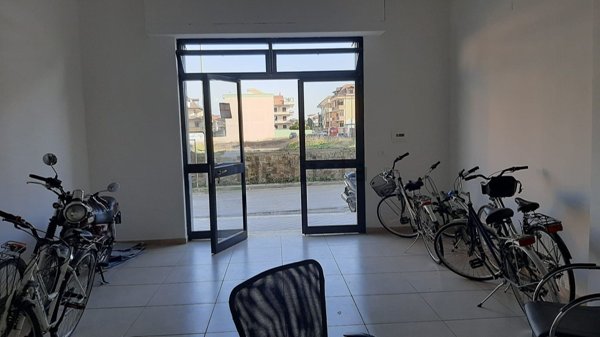 locale commerciale in affitto a Giugliano in Campania