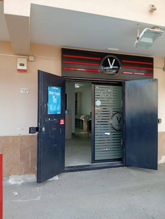 negozio in affitto a Giugliano in Campania in zona Lago Patria
