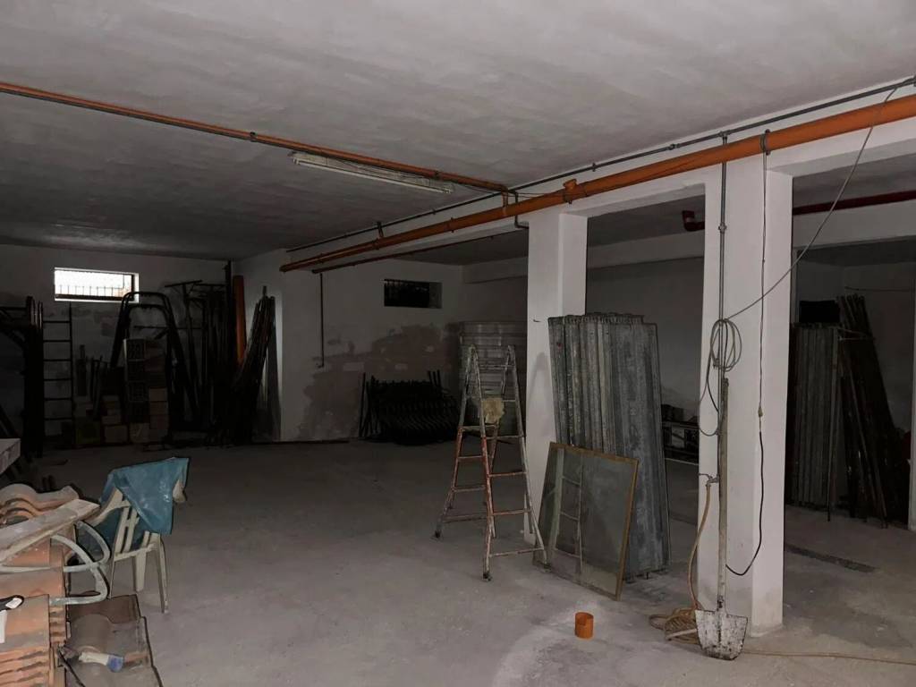 locale commerciale in affitto a Giugliano in Campania