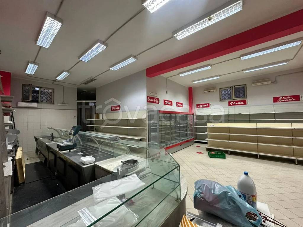 negozio in affitto a Giugliano in Campania