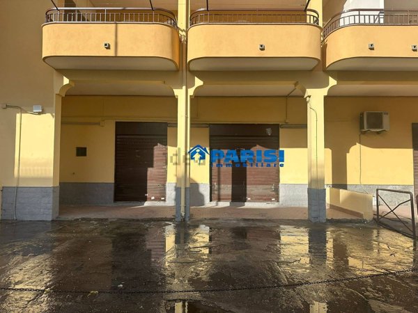 locale commerciale in affitto a Giugliano in Campania