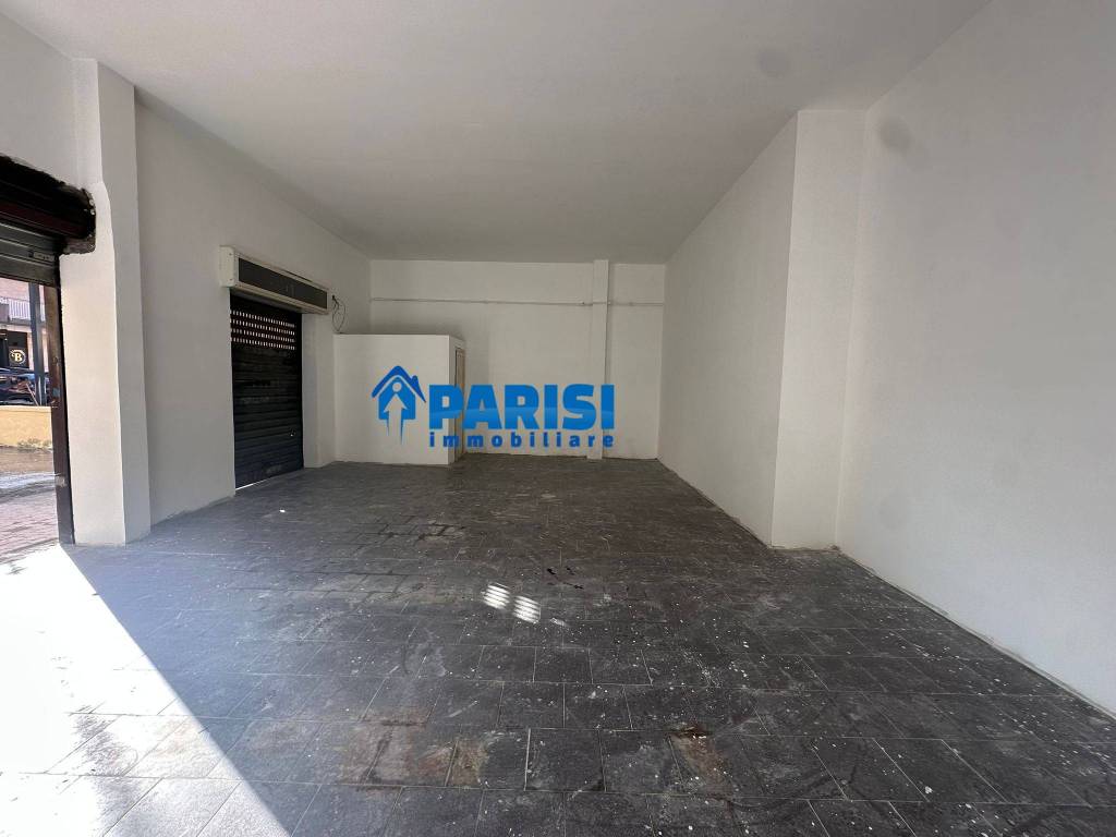 negozio in affitto a Giugliano in Campania