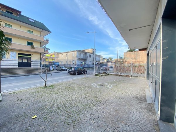 locale commerciale in affitto a Giugliano in Campania