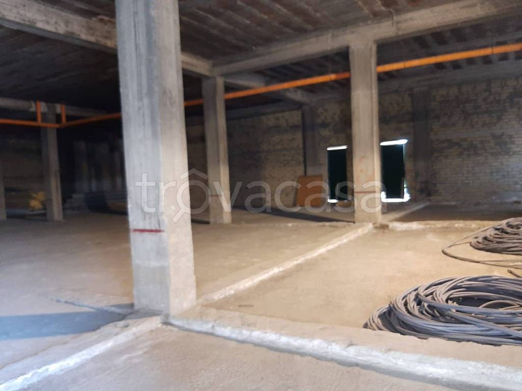 locale commerciale in affitto a Giugliano in Campania