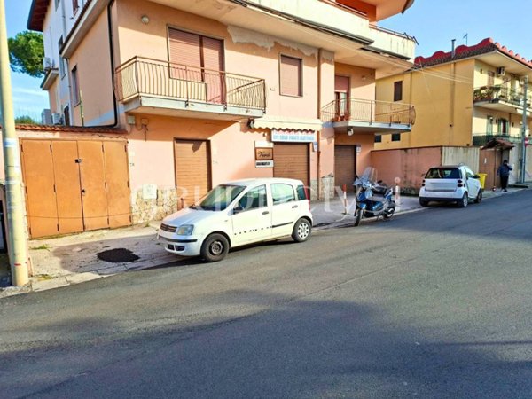 negozio in affitto a Giugliano in Campania