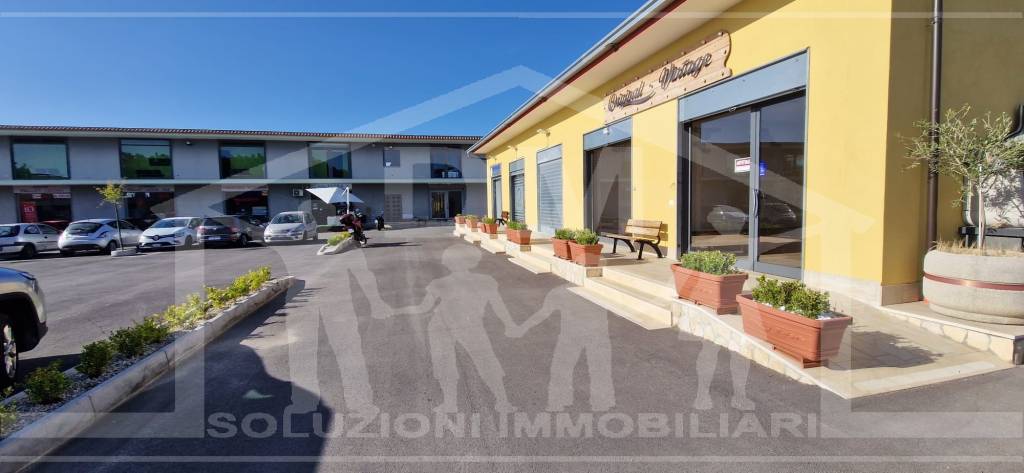 negozio in affitto a Giugliano in Campania in zona Licola