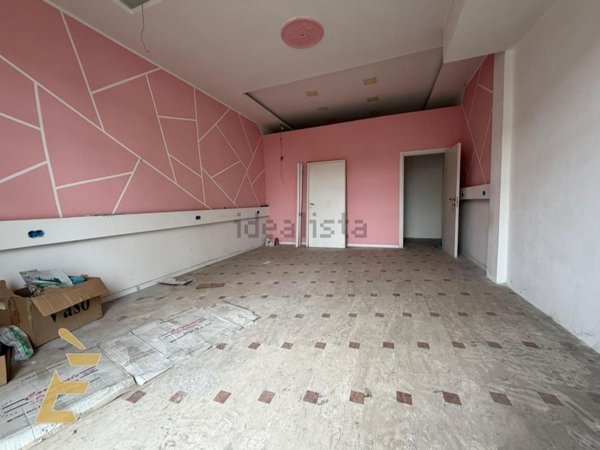 locale commerciale in affitto a Giugliano in Campania in zona Varcaturo