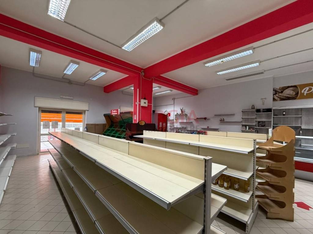 negozio in affitto a Giugliano in Campania
