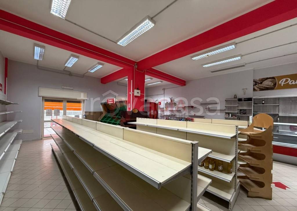 negozio in affitto a Giugliano in Campania