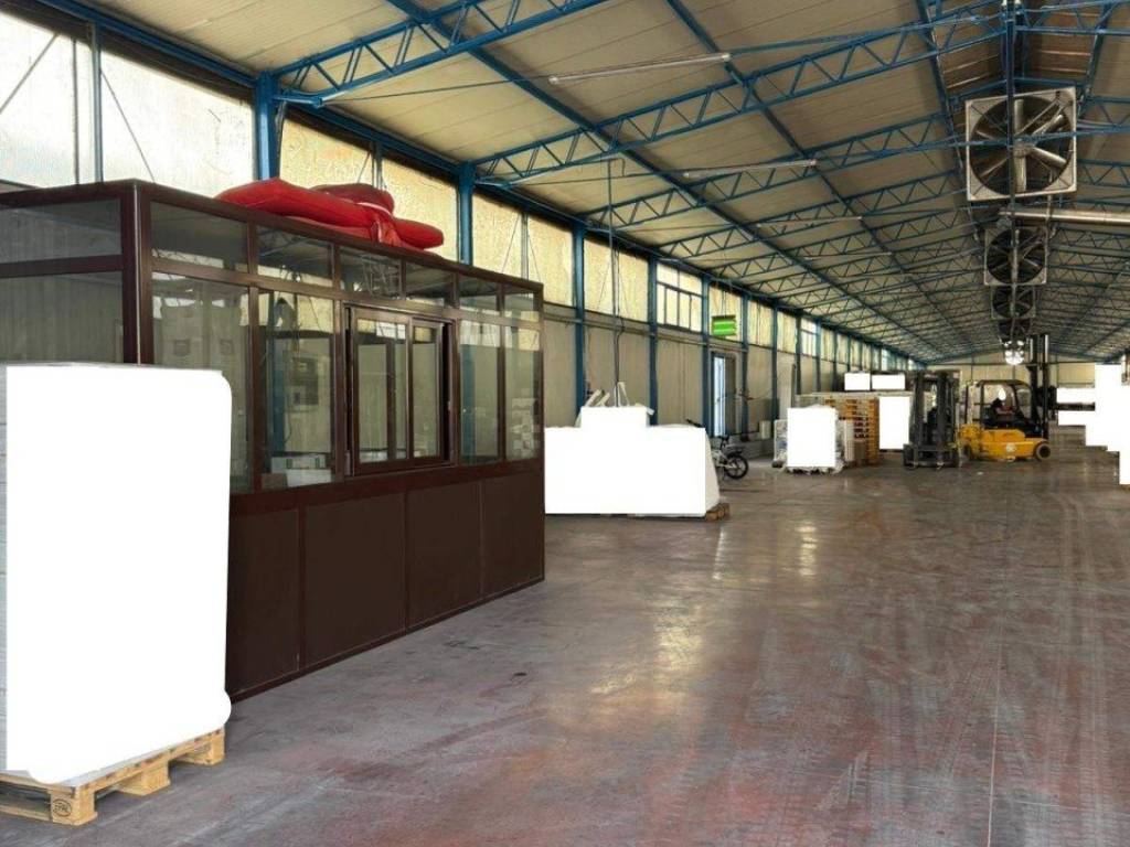 locale commerciale in affitto a Giugliano in Campania