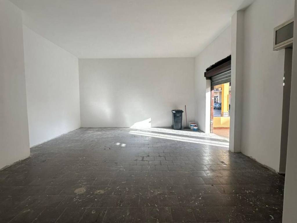 negozio in affitto a Giugliano in Campania