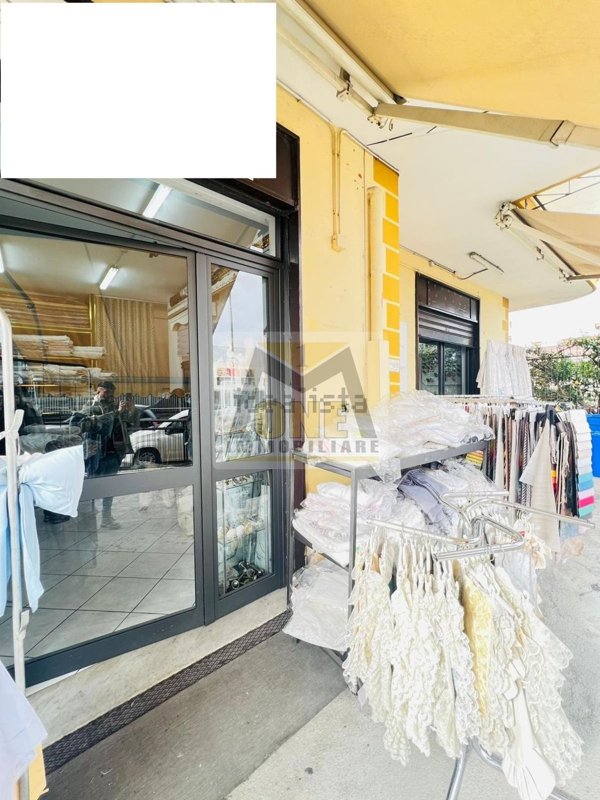 locale commerciale in affitto a Giugliano in Campania