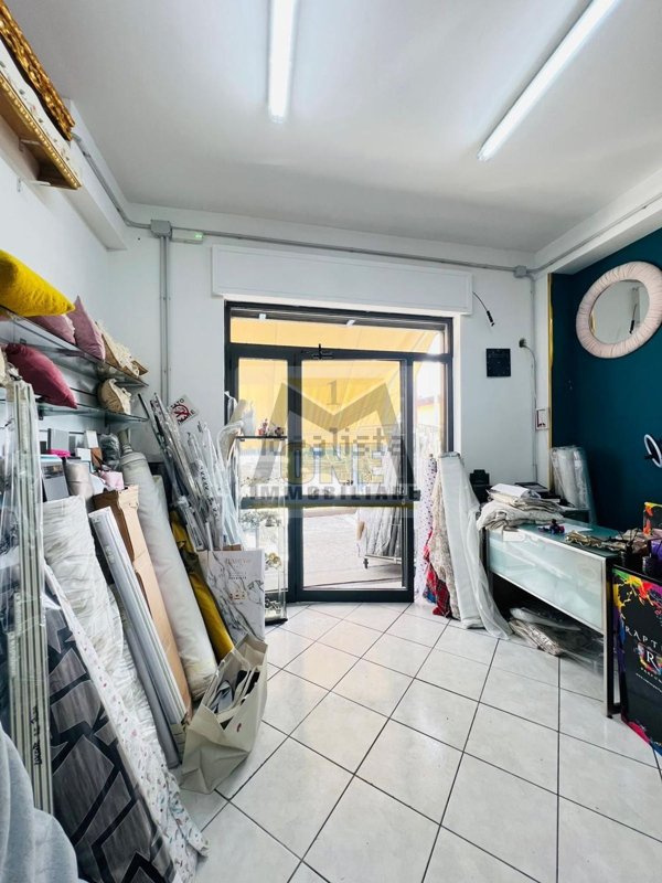 locale commerciale in affitto a Giugliano in Campania