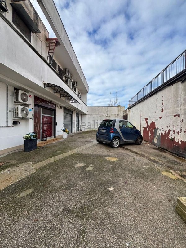 locale commerciale in affitto a Giugliano in Campania