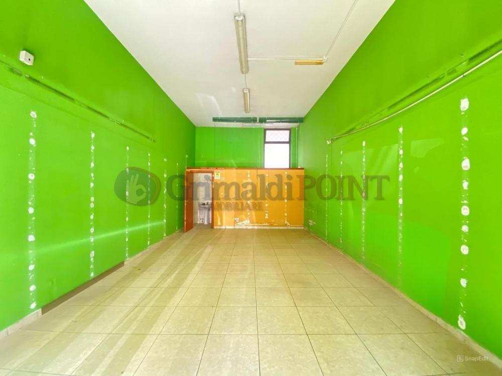 locale commerciale in affitto a Giugliano in Campania
