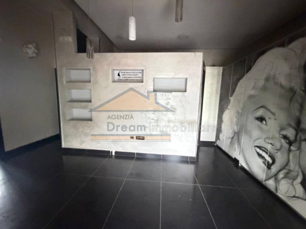 negozio in affitto a Giugliano in Campania