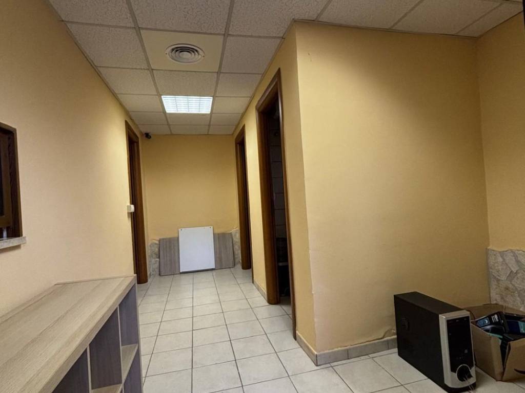 ufficio in affitto a Giugliano in Campania in zona Varcaturo