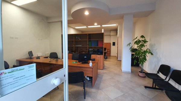 locale commerciale in affitto a Giugliano in Campania