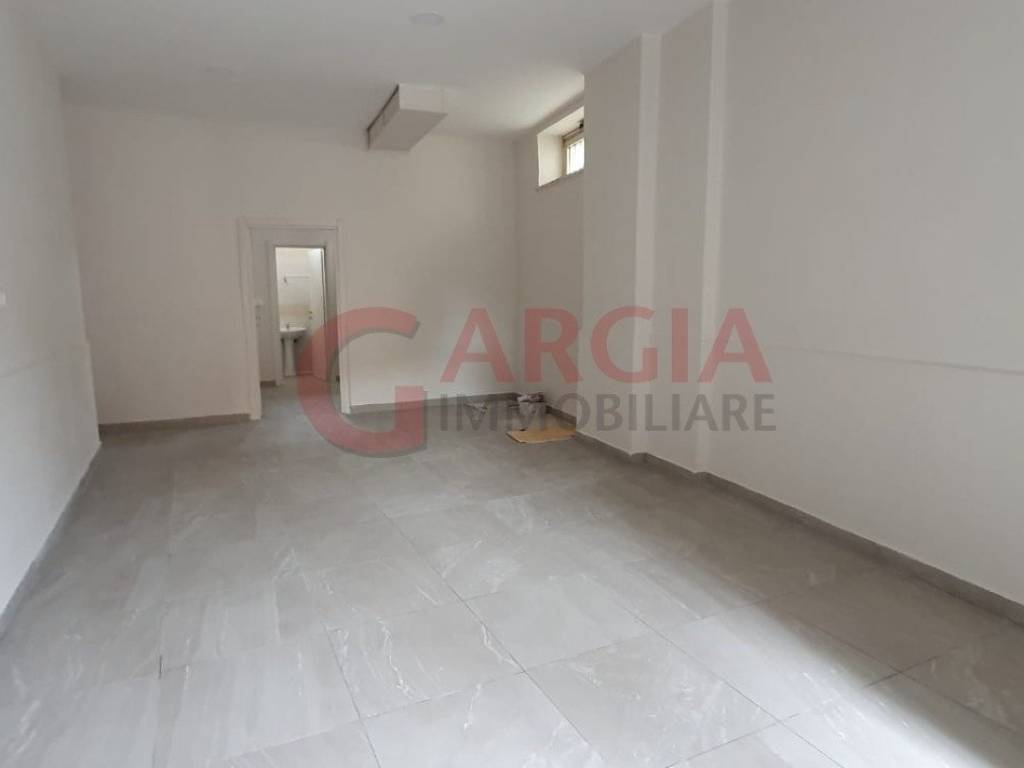 negozio in affitto a Giugliano in Campania