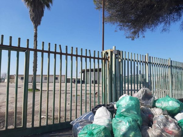 locale commerciale in affitto a Giugliano in Campania in zona Ponte Riccio