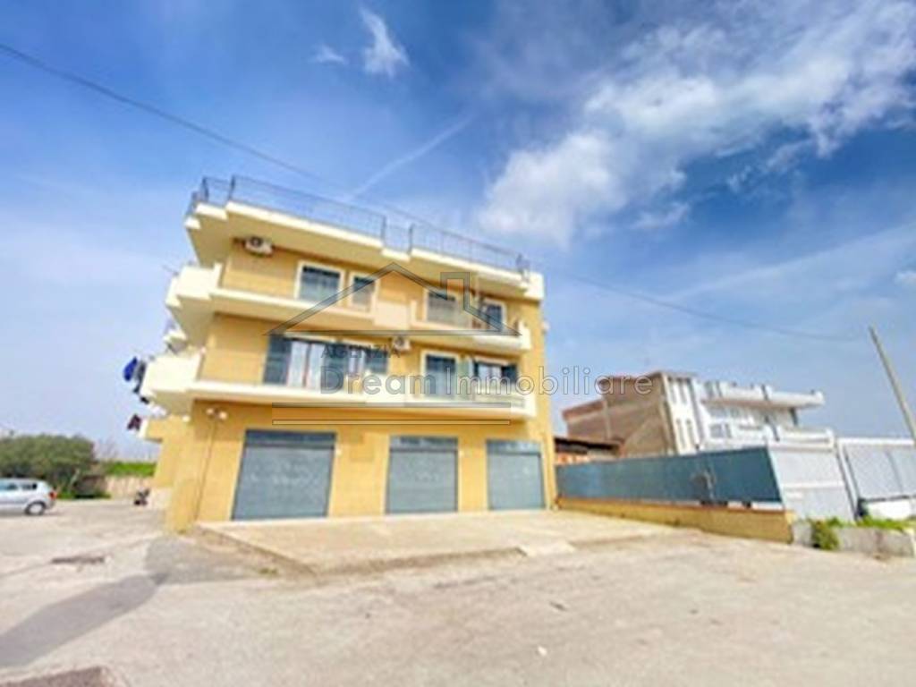negozio in affitto a Giugliano in Campania in zona Casacelle