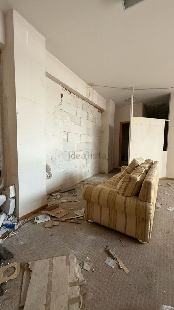 locale commerciale in affitto a Giugliano in Campania