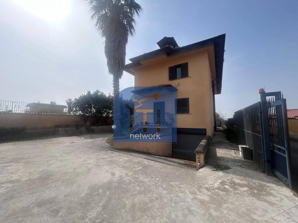 casa indipendente in affitto a Giugliano in Campania in zona Varcaturo