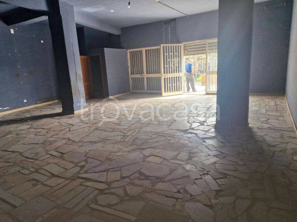 negozio in affitto a Giugliano in Campania