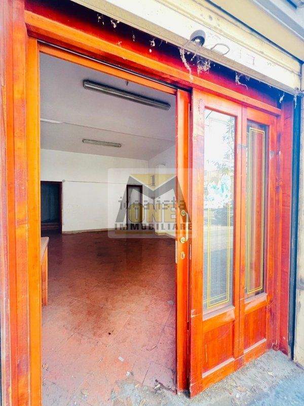 locale commerciale in affitto a Giugliano in Campania