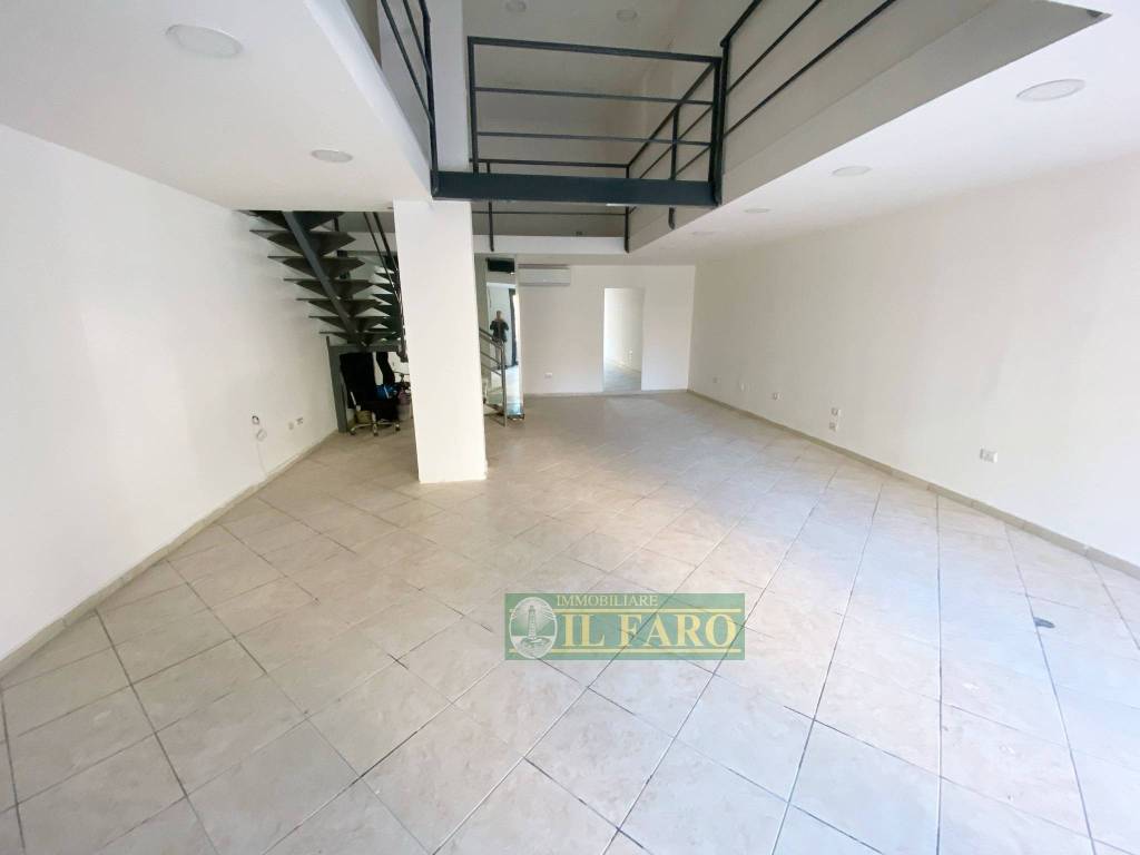 negozio in affitto a Giugliano in Campania